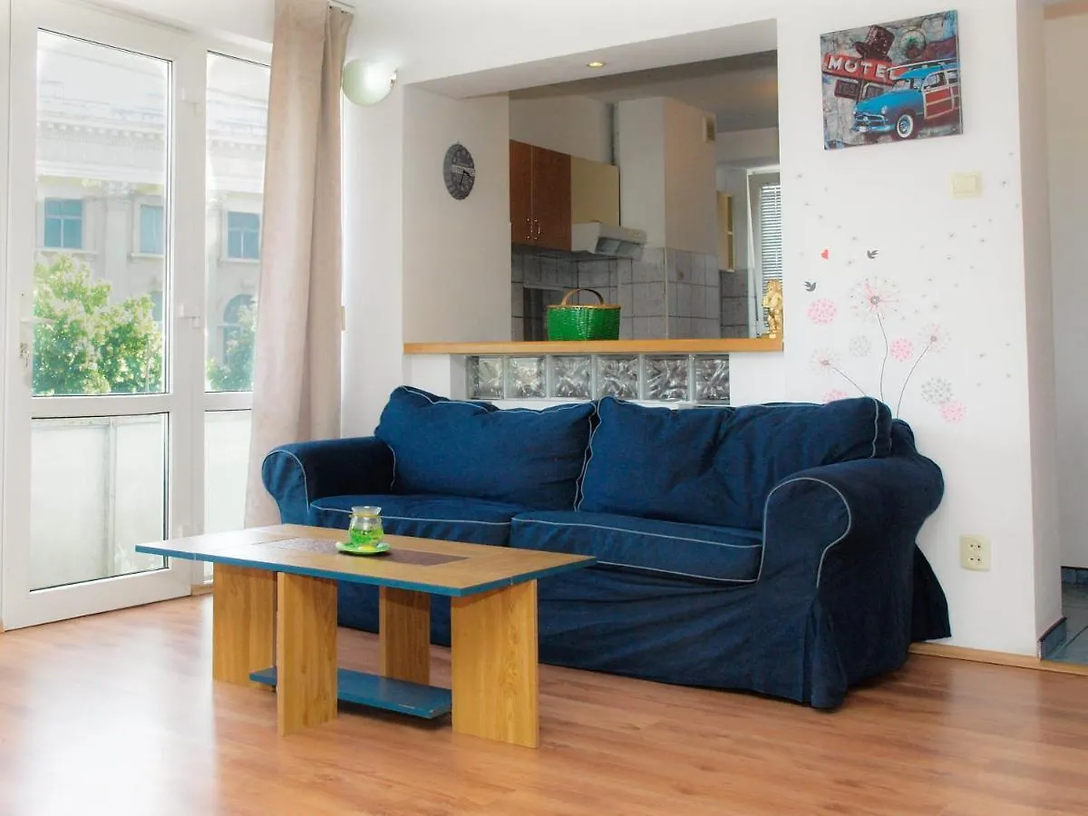 הקונטקטים של Rosuites Apartment Accommodation